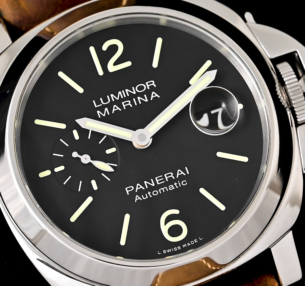 Panerai Luminor PAM01104 POWG21A Macro Video